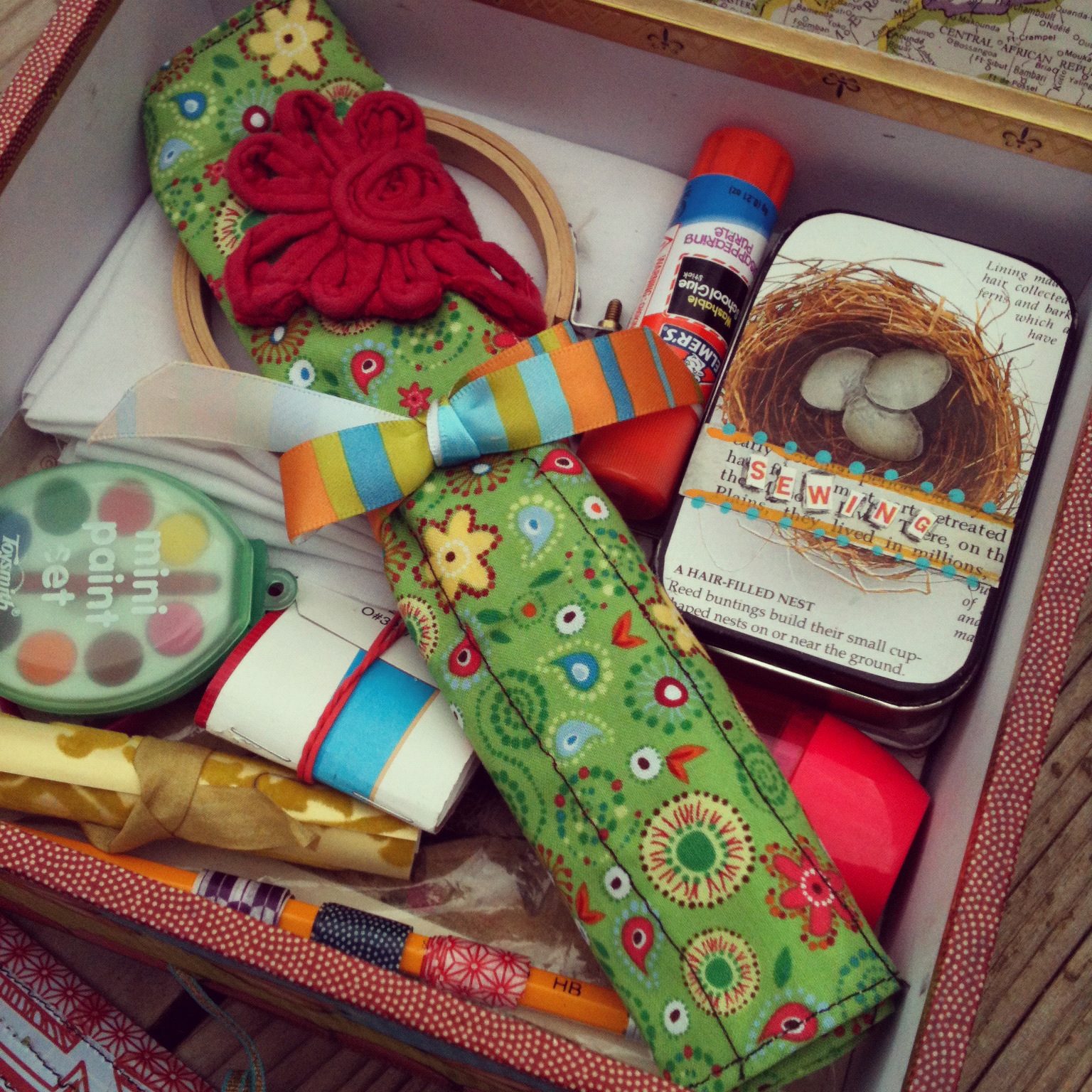 Beehive Art Salon Creativity Box